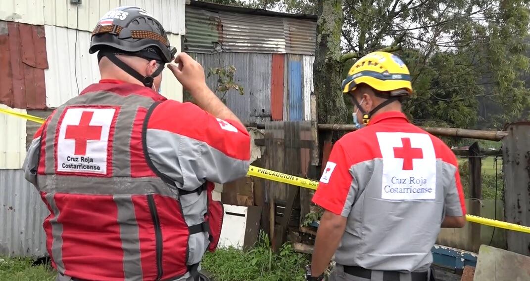 Evacuan a 72 personas por deslizamiento en San Rafael de La Unión. Foto Cruz Roja.