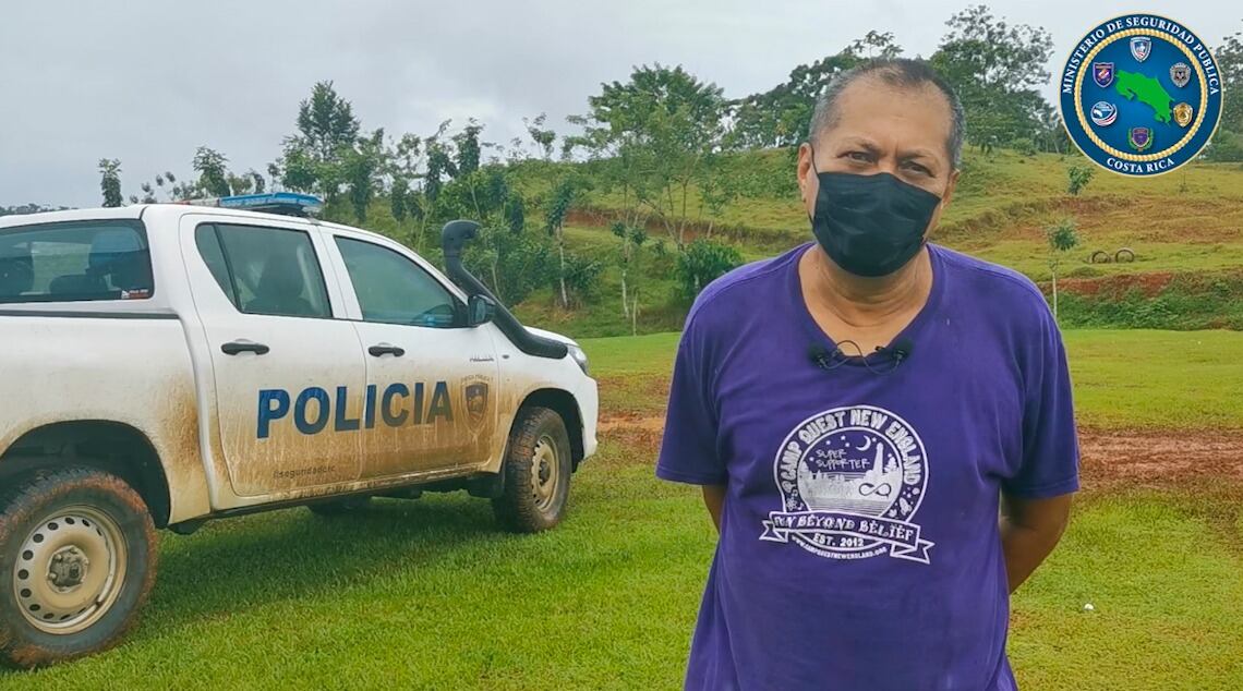 El oficial de la Fuerza Pública Carlos Orozco fue afectado por la inundación en Boca San Carlos. Foto MSP.