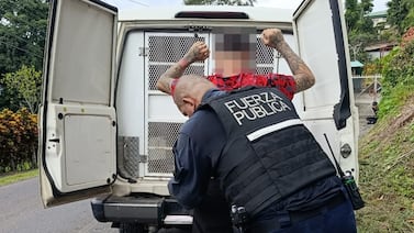 Detienen a sujetos que se habrían hecho pasar por compradores de propiedad para cometer asalto