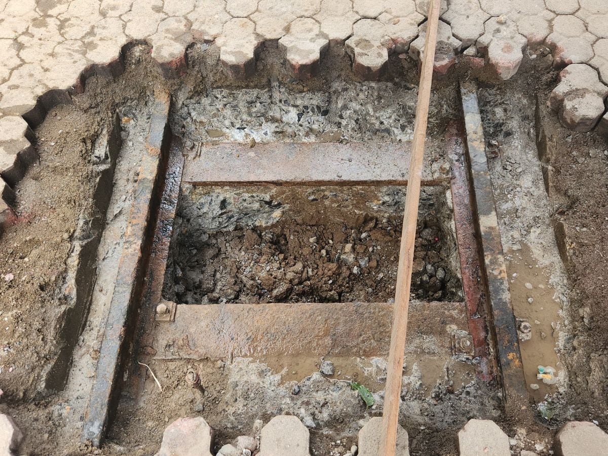 La idea de la municipalidad es tapar los rieles con un material transparente, para que las personas puedan verlas en su estado natural.