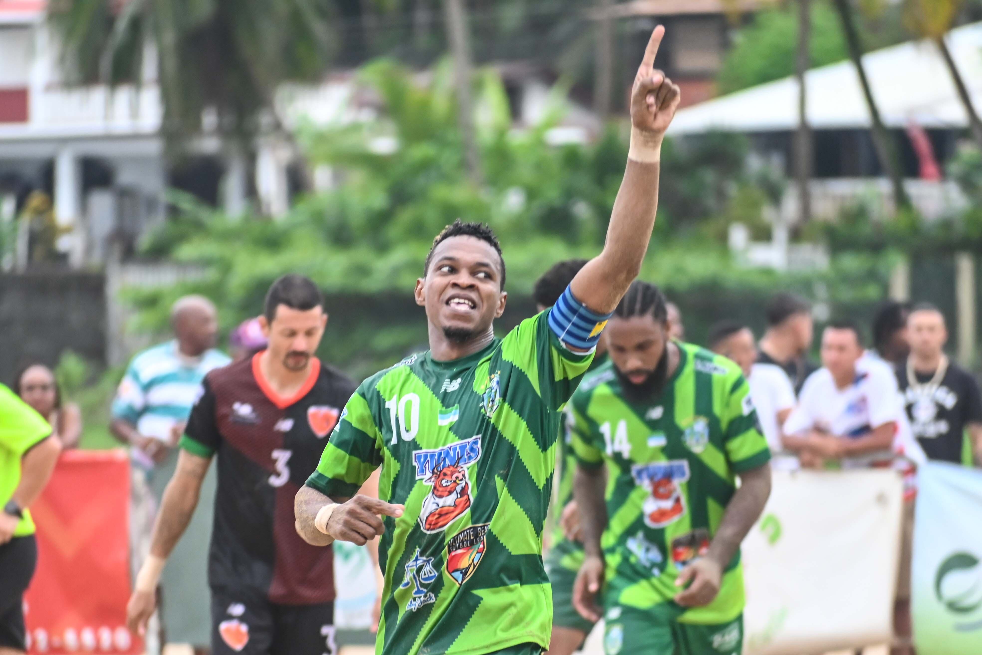 Yunis Limón, campeón de futbol playa