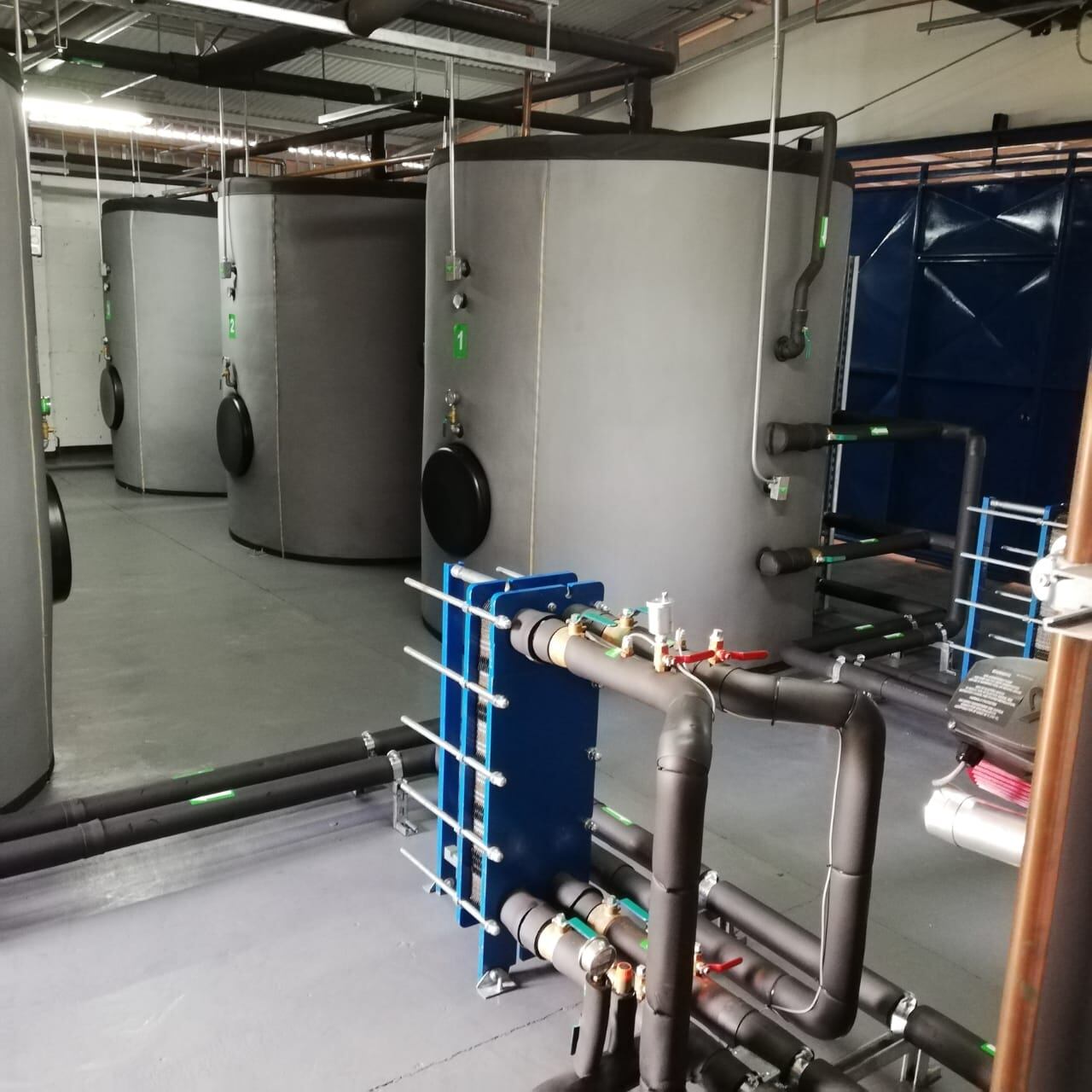 Ya puede darle rienda suelta a la pasión, pasar calentito y mantenerse en sintonía con la ecología porque cuatro moteles josefinos trabajan al 100% con paneles solares. Uno de los preferidos de los ticos, el jacuzzi, ahora es bien ecológico en los hoteles de paso Edén, Venus, Jardín Oriental y Maison Doree, de la cadena Fantasy Rooms.