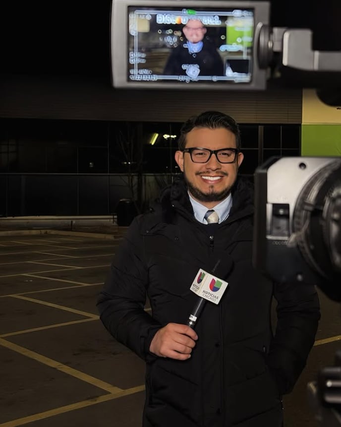 El periodista costarricense Paulo Alvarado pide oraciones a la gente ya que pasa por un momento bastante difícil en Estados Unidos, donde vive desde hace 12 años.