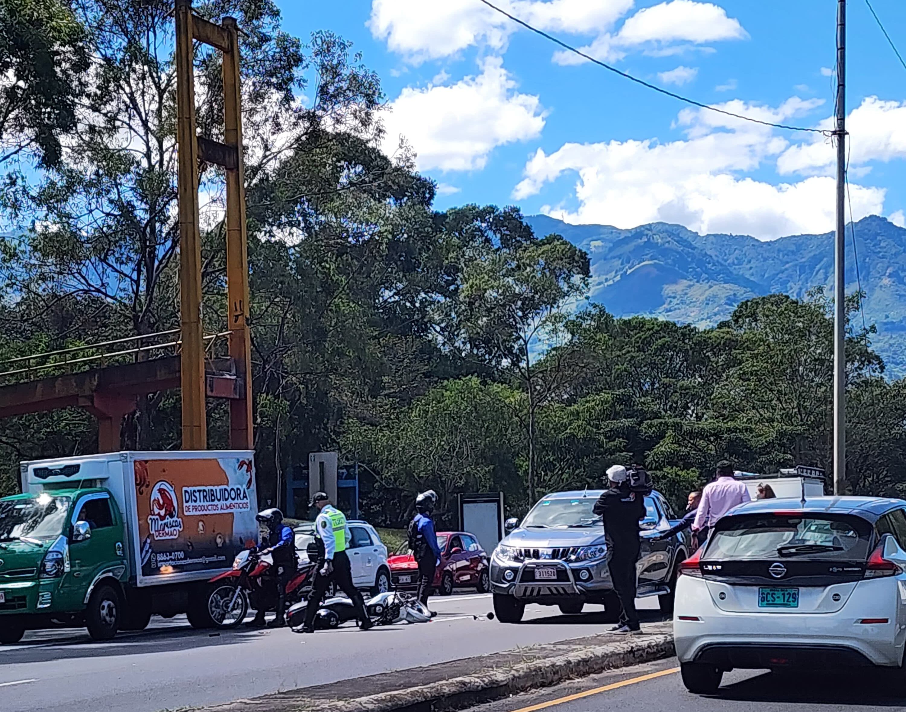 Por suerte el motociclista solo sufrió golpes menores