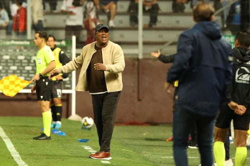 “Estoy enojado con algunos”... Hernán Medford se planta ante la prensa y dice cómo actuará en las conferencias