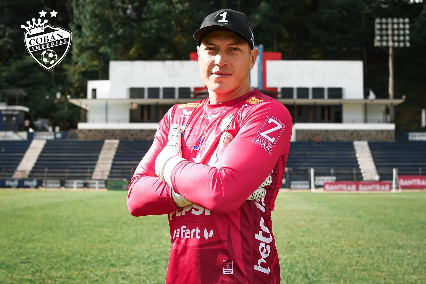 मायनर अल्वारेझ 2021 मध्ये ग्वाटेमालामध्ये फुटबॉलमध्ये परतला, जिथे तो कोबान इम्पीरियलकडून खेळला. छायाचित्रण: कोबान इम्पीरियल