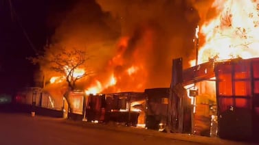 Voraz incendio en Alajuela dejó a familia sin nada, solo 3 biblias resultaron intactas