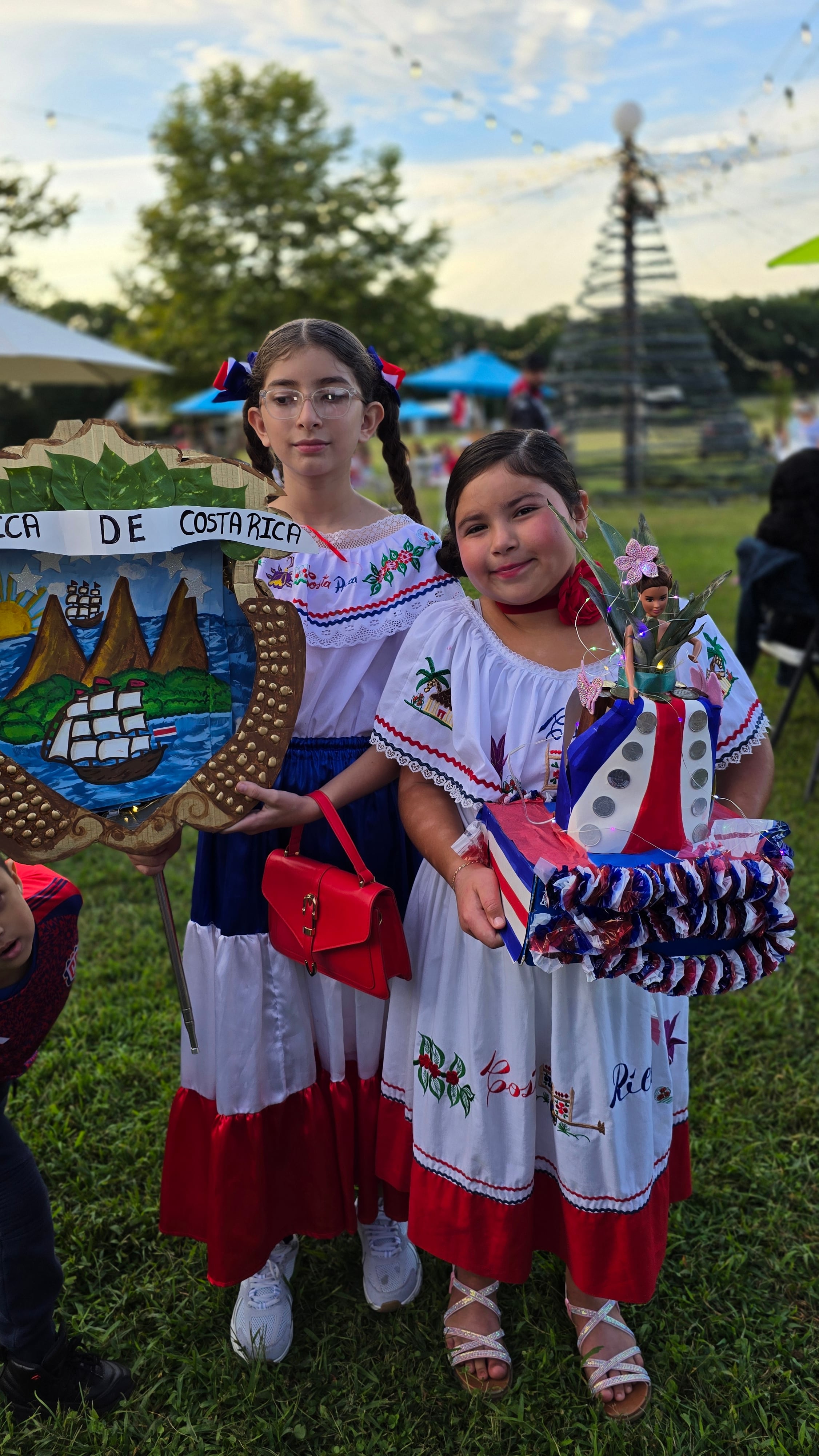El tradicional y patriótico desfile de faroles cumple este 2026, 24 años de realizarse en Nueva Jersey. Comenzaron 6 "locos" y ahora cada setiembre se reúnen más de 400.