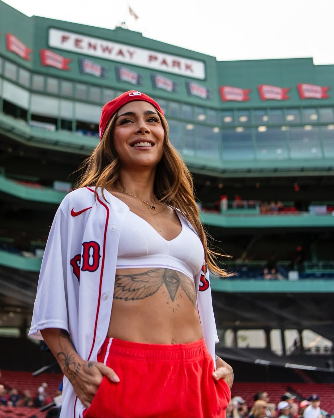 Modelo costarricense Marcela Negrini y la cantante colombiana Greeicy Rendón.