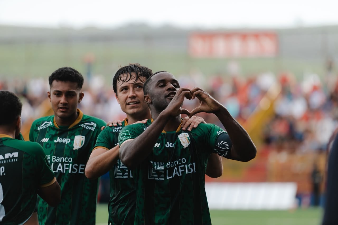 Joel marcó gol y brindó una asistencia ante San Carlos