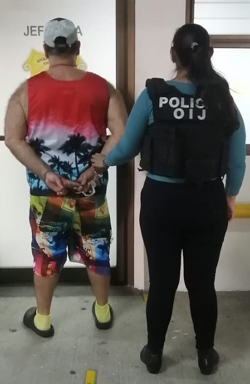 Un hombre fue detenido como invitar a una mujer a su casa y violarla