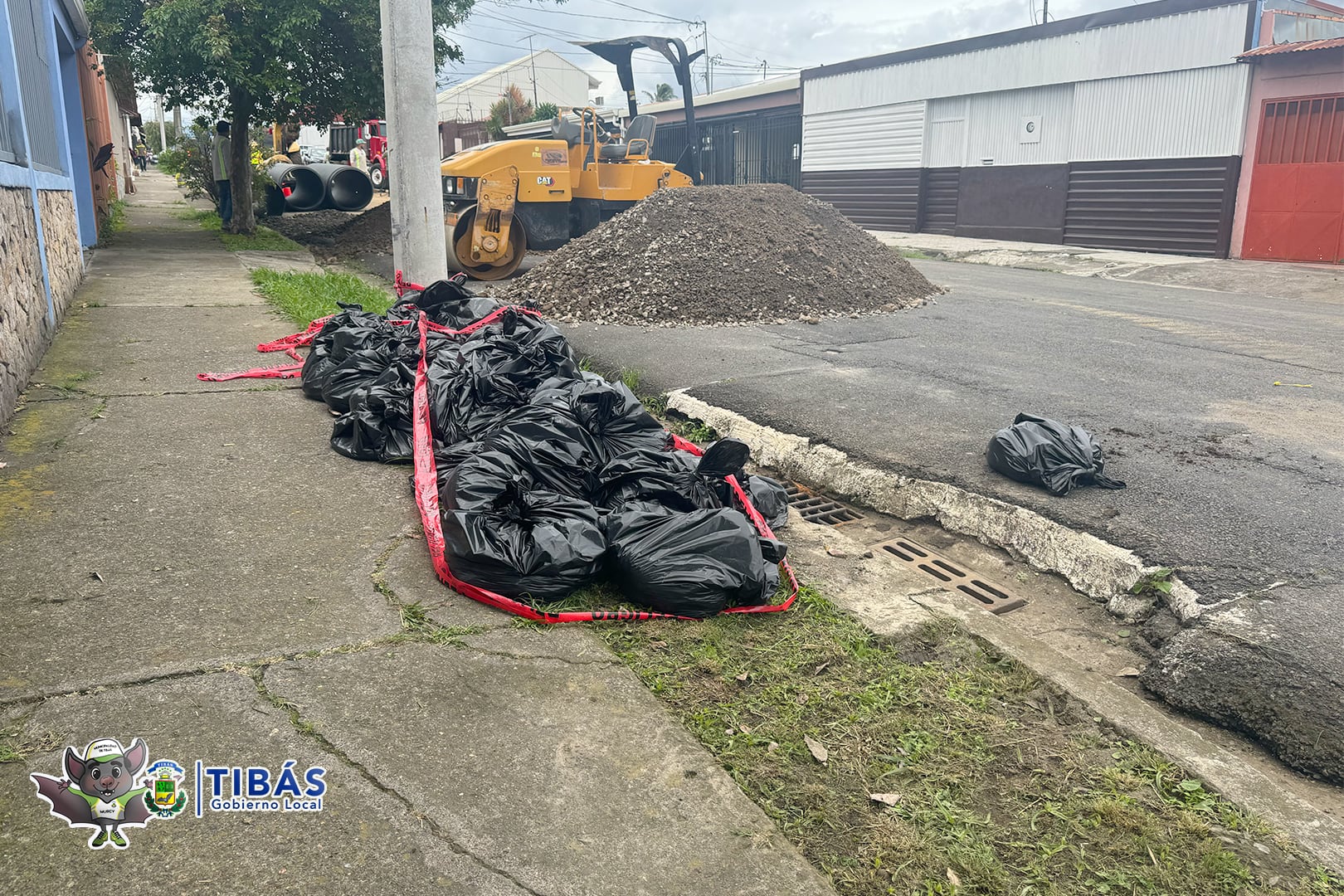 Esta tubería tenía varias décadas de basura acumulada.