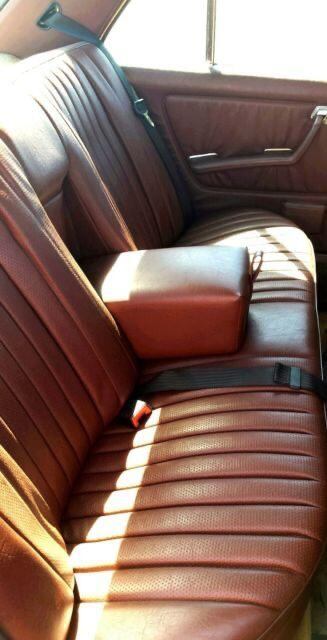 Mercedes Benz w 123 300d propiedad de Arturo Jara. Cortesía.