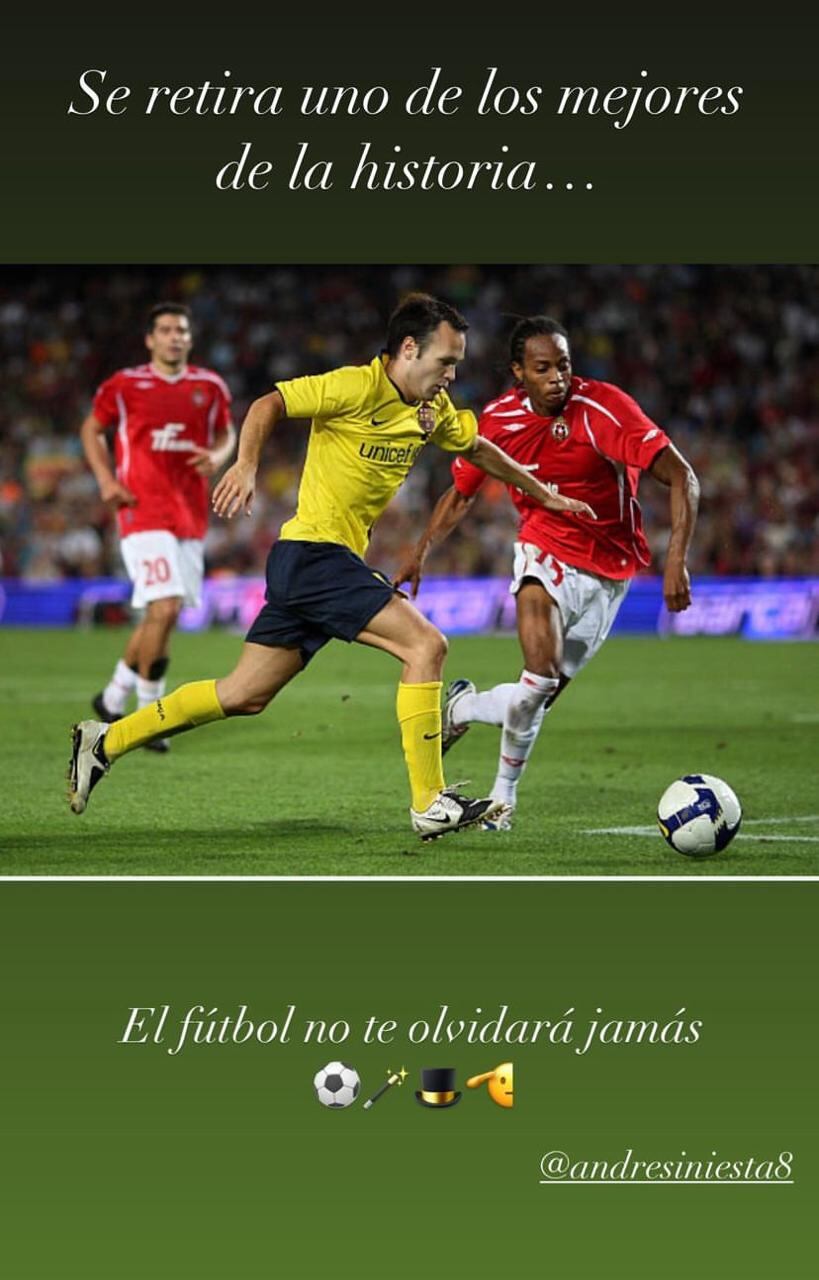 Junior Díaz y Andrés Iniesta.