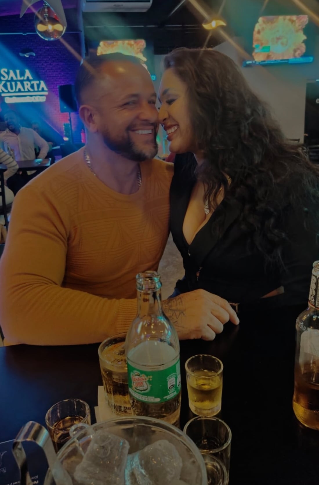 Cantante Yorleny Castillo y su nuevo galán Mainor Araya.