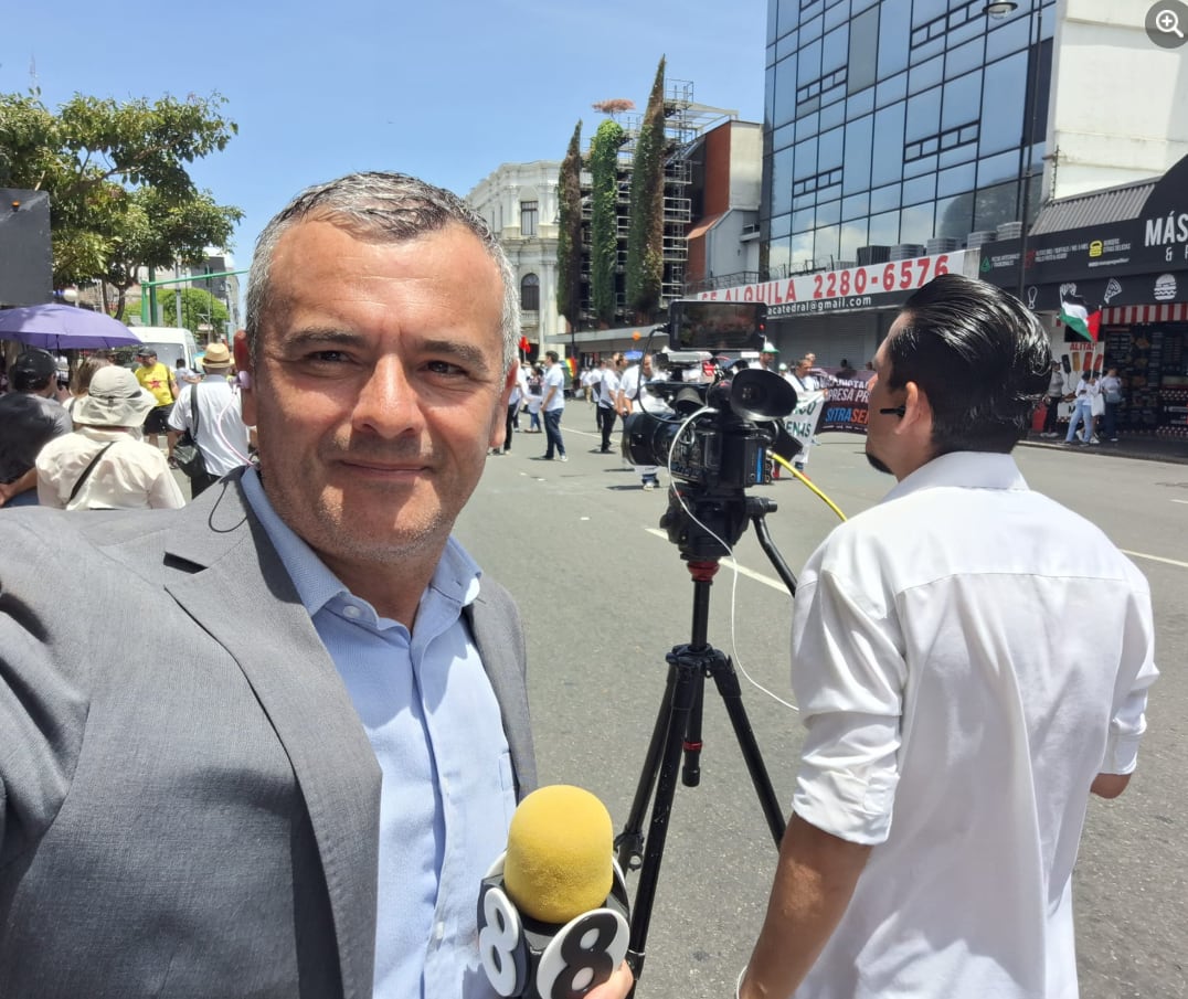 Gustavo Retana Goñi, periodista de Alerta 8 de canal 8.