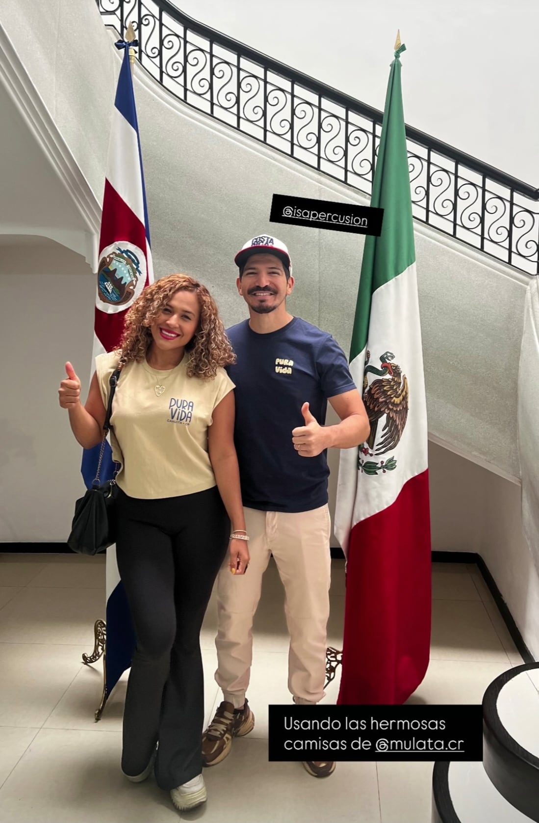 Parte de los famositicos que acudieron al llamado de salir a votar en estas Elecciones 2026.