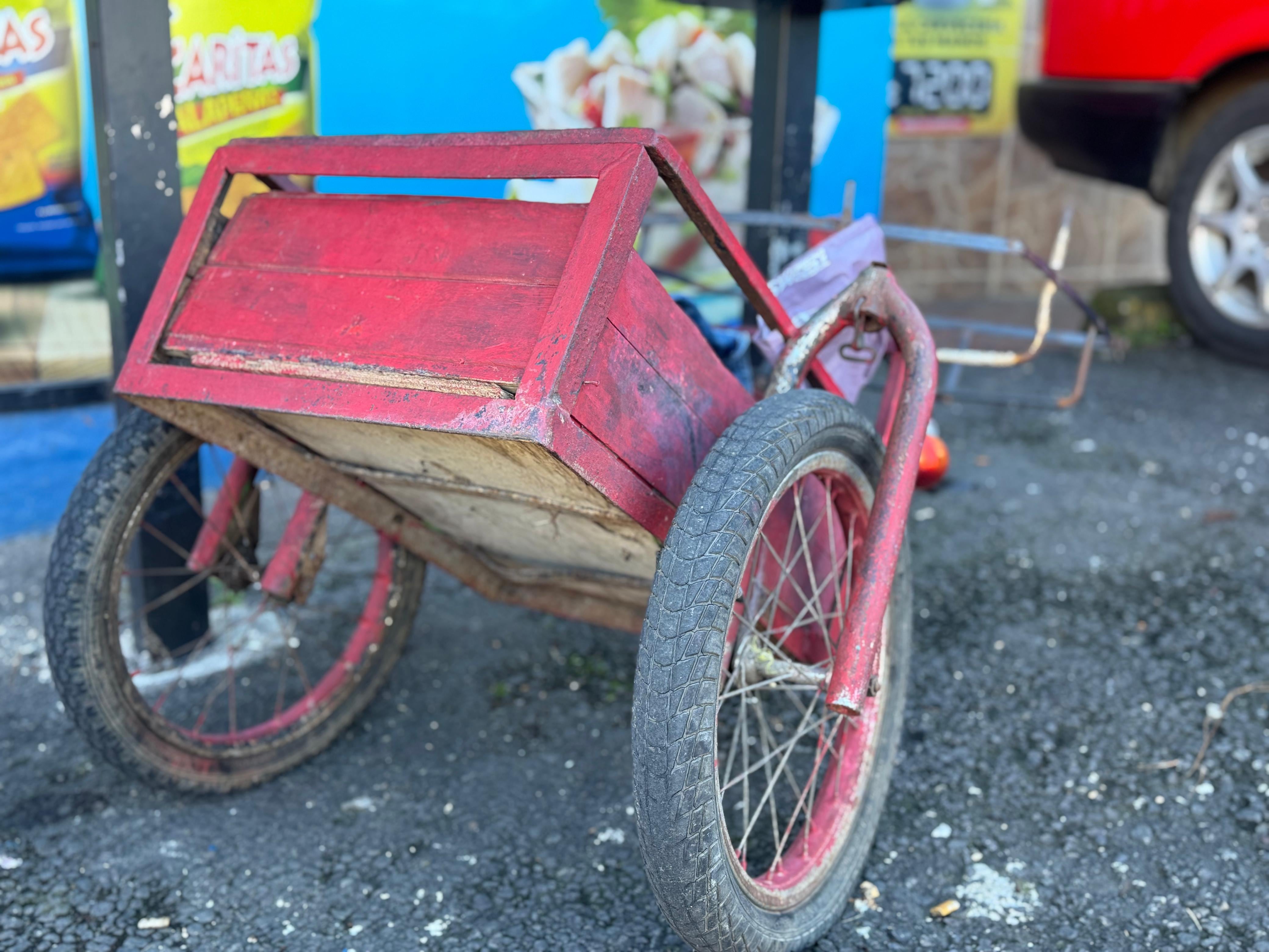 Una vecina de San Juan de Dios convirtió su carreta y los plátanos en una gran oportunidad.