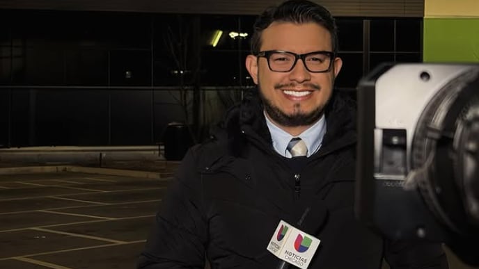 El periodista costarricense Paulo Alvarado pide oraciones a la gente ya que pasa por un momento bastante difícil en Estados Unidos, donde vive desde hace 12 años.