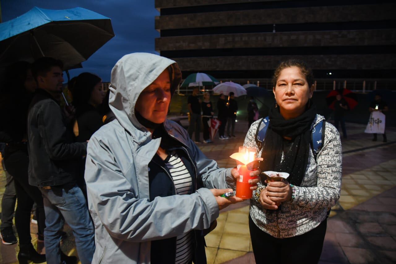 Vigilia para pedir justicia por la muerte de los jóvenes Marco Calzada y Manfred Barberena. Foto Raquel Vargas.