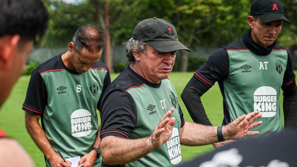 Liga Deportiva Alajuelense tuvo su primer entrenamiento en cancha, en este arranque de pretemporada.