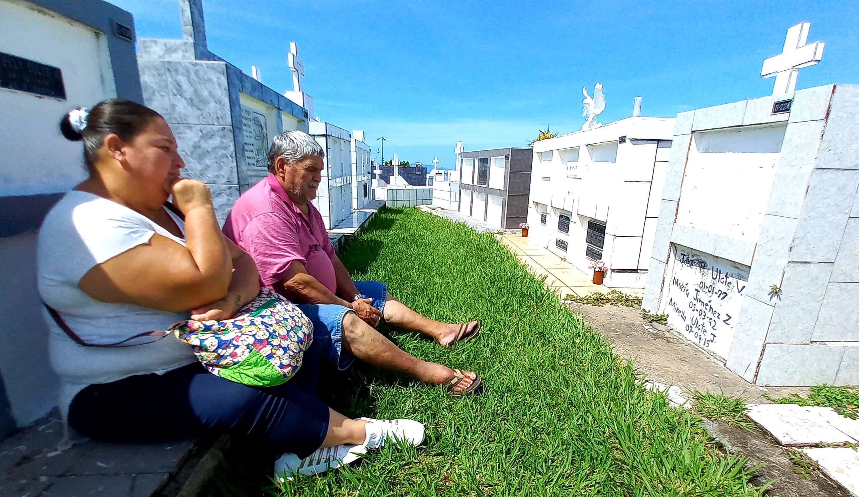 El Cementerio de Grecia recibió este martes a muchos visitantes durante la misa del Día de la Madre.