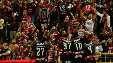 Aficionados de Alajuelense dejan preocupantes y violentos mensajes en las cercanías del CAR