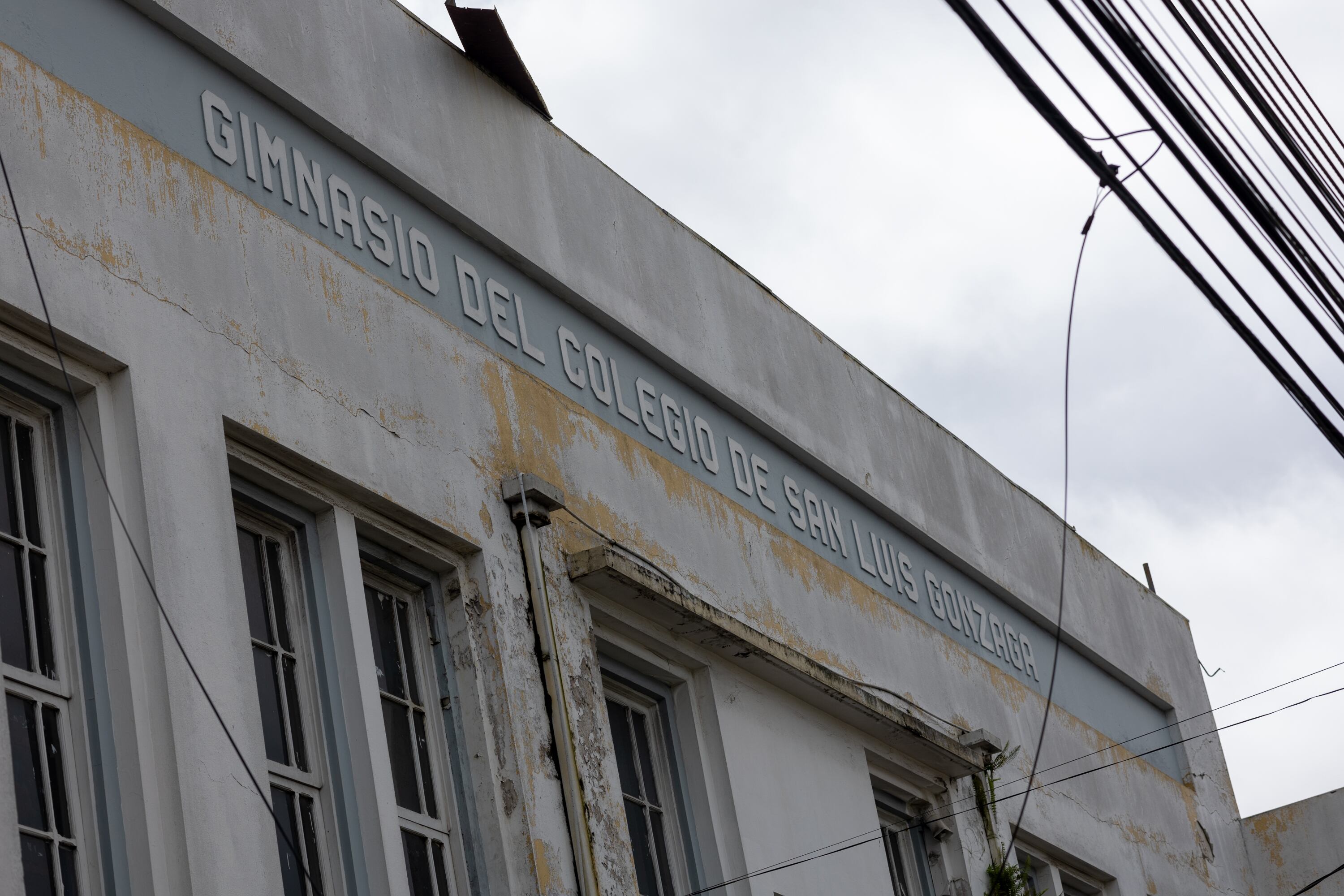 14/11/2024, Cartago, fotografías del Gimnasio del Colegio de San Luis Gonzaga, para poder observar el deterioro en el que está el edificio abandonado.