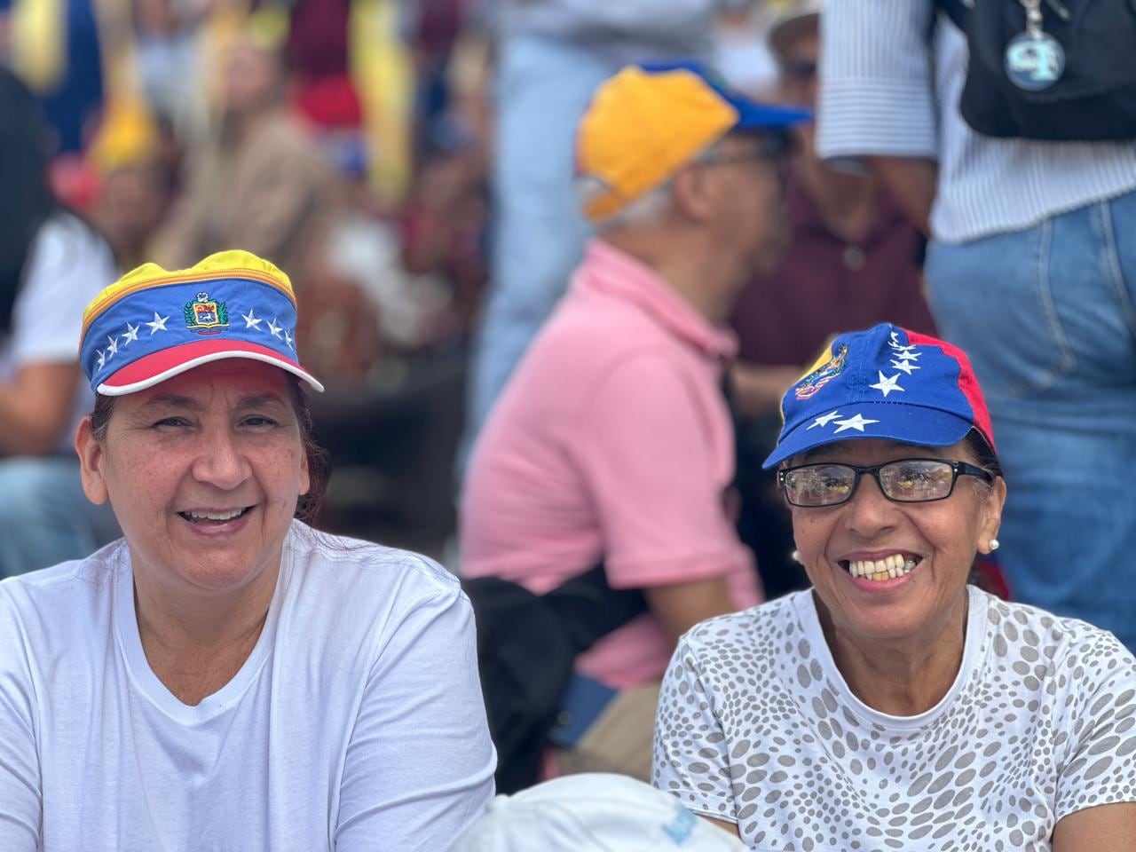 Venezolanos se reunieron en la Plaza de la Democracia para celebrar la detención de Nicolás Maduro