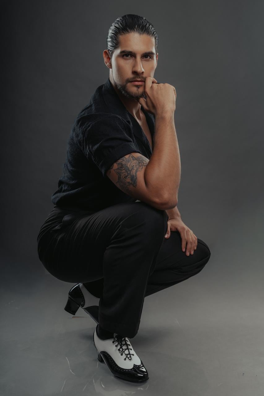 Bailarín César Abarca