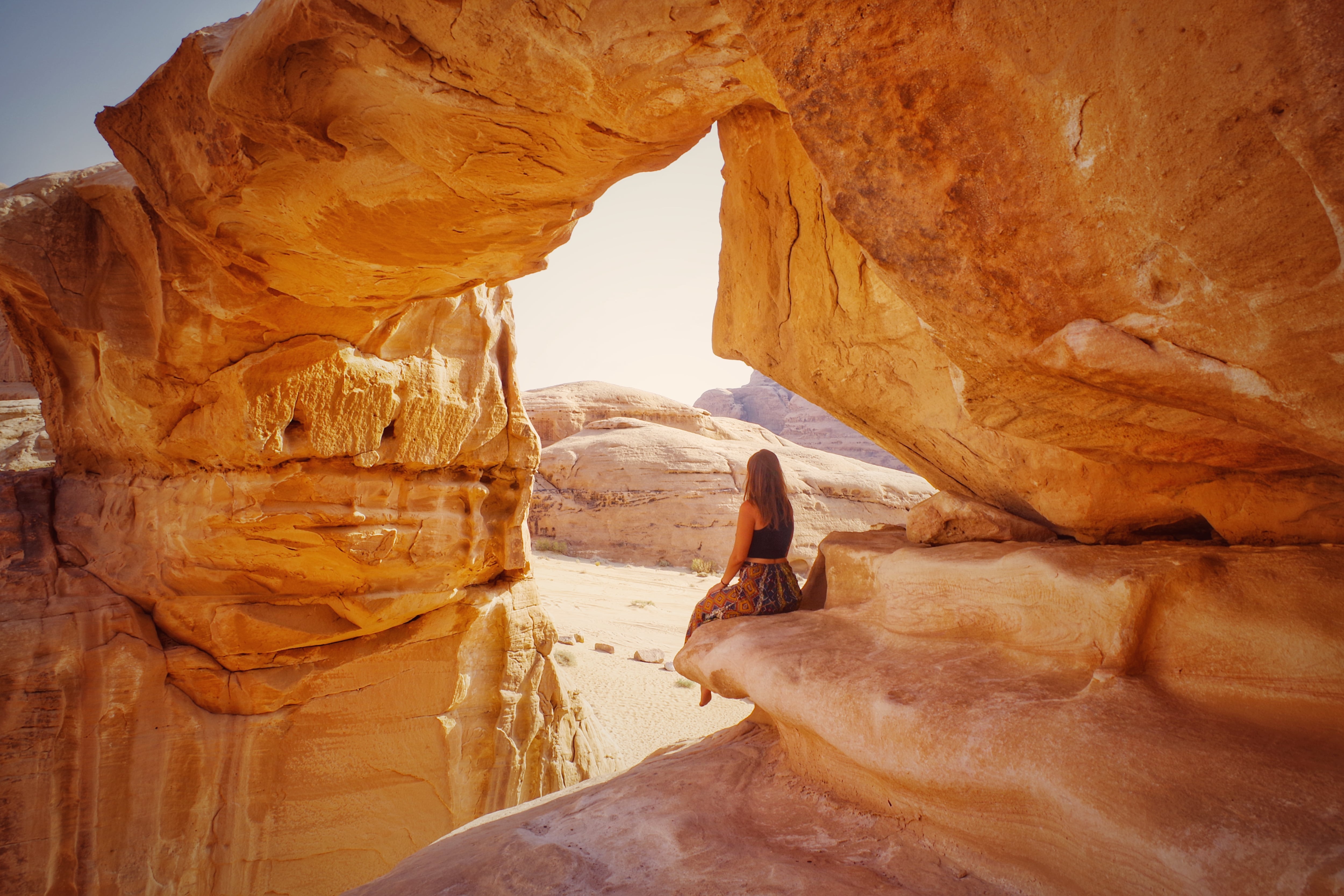 Ivannia Meza Pérez es una tica que ama el periodismo y ama viajar por eso trabaja para clientes en Costa Rica, pero desde cualquier país del mundo. La foto es en Jordania.