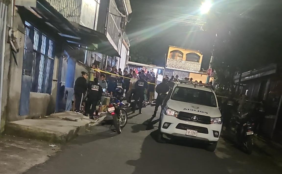 El cuerpo del hombre quedó tendido en media calle. Foto Facebook Mi País.