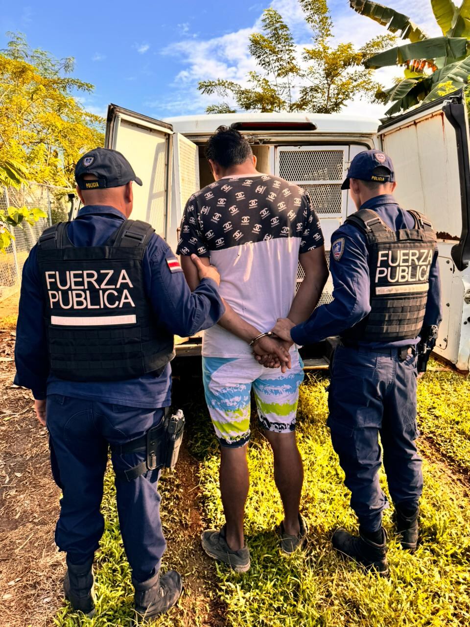 Un hombre de apellido Vásquez, de 40 años, es sospechoso de atentar contra la vida de una mujer de apellido Montano, de 34 años, al dispararle en el abdomen, en Upala. Foto: MSP