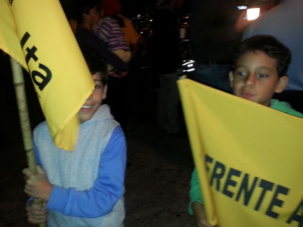 Este es Luis Diego (izquierda) en la campaña presidencial de José María Villalta, en el 2014. Cortesía.