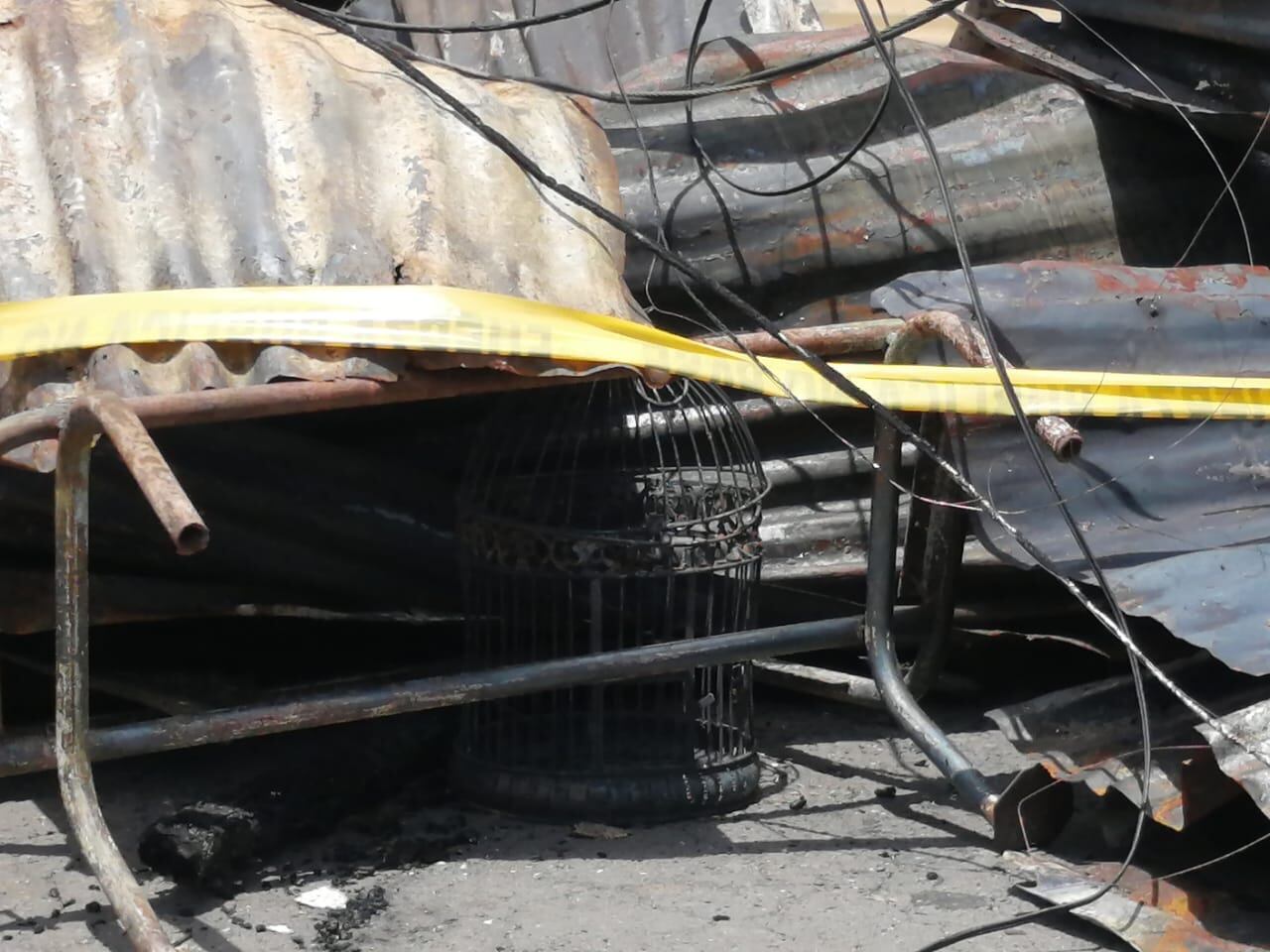 Familia lo perdió todo en incendio en San Isidro de El Guarco, Cartago. Foto Keyna Calderón.