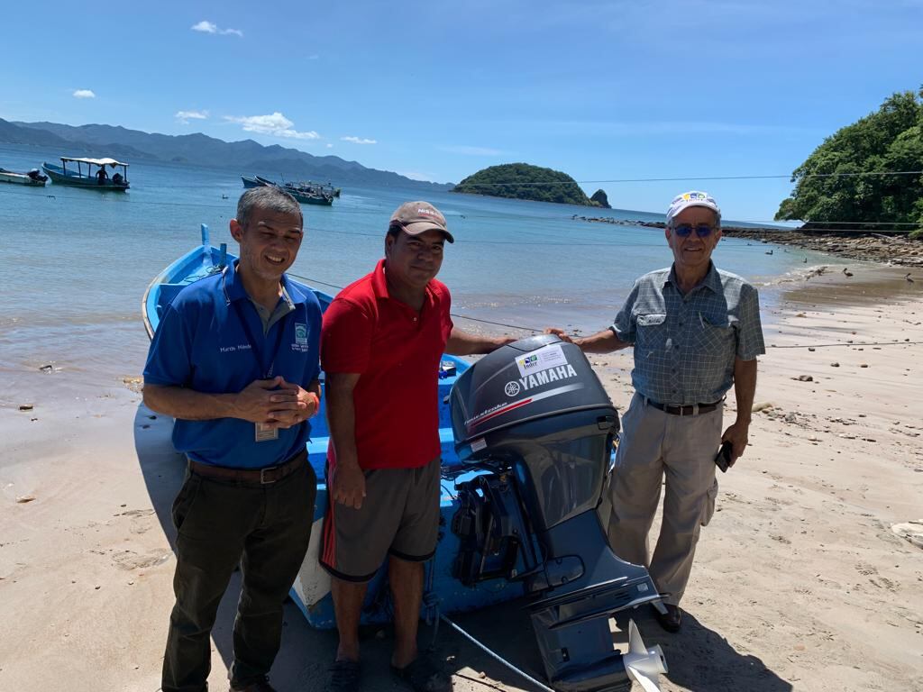 5 familias dedicadas a la pesca artesanal en el sector de El Jobo de La Cruz, en Guanacaste, estrenaron motores fuera de borda gracias al trabajo entre el Instituto de Desarrollo Rural (Inder); el Instituto Costarricense de Pesca y Acuicultura (Incopesca) y el Ministerio de Agricultura y Ganadería (MAG)