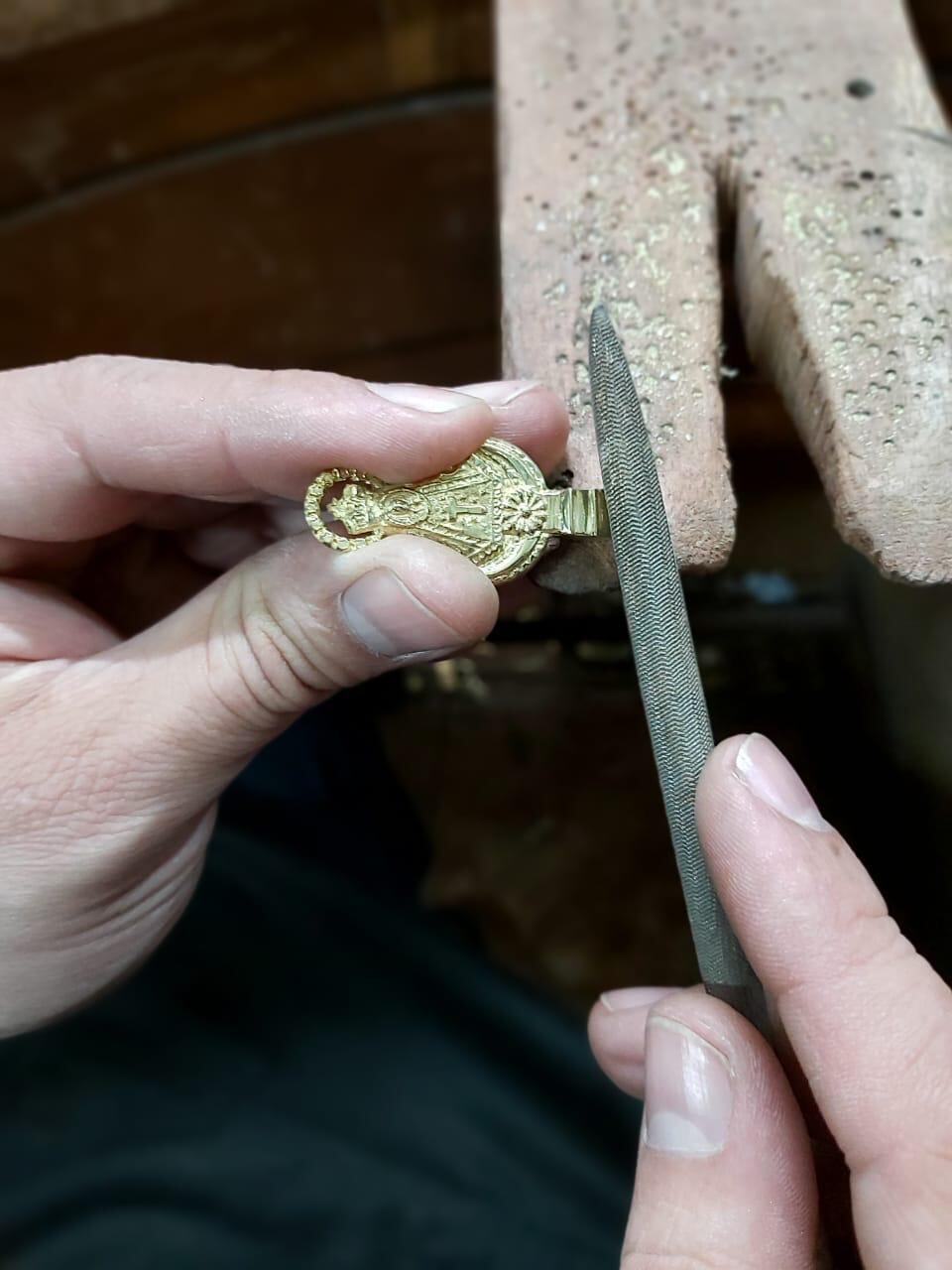 Fernando Soto Coto es el único Joyero de la Virgen de la familia Del Valle que queda con vida y la crisis por la pandemia lo golpeó duro hasta que se puso a hacer virgencitas