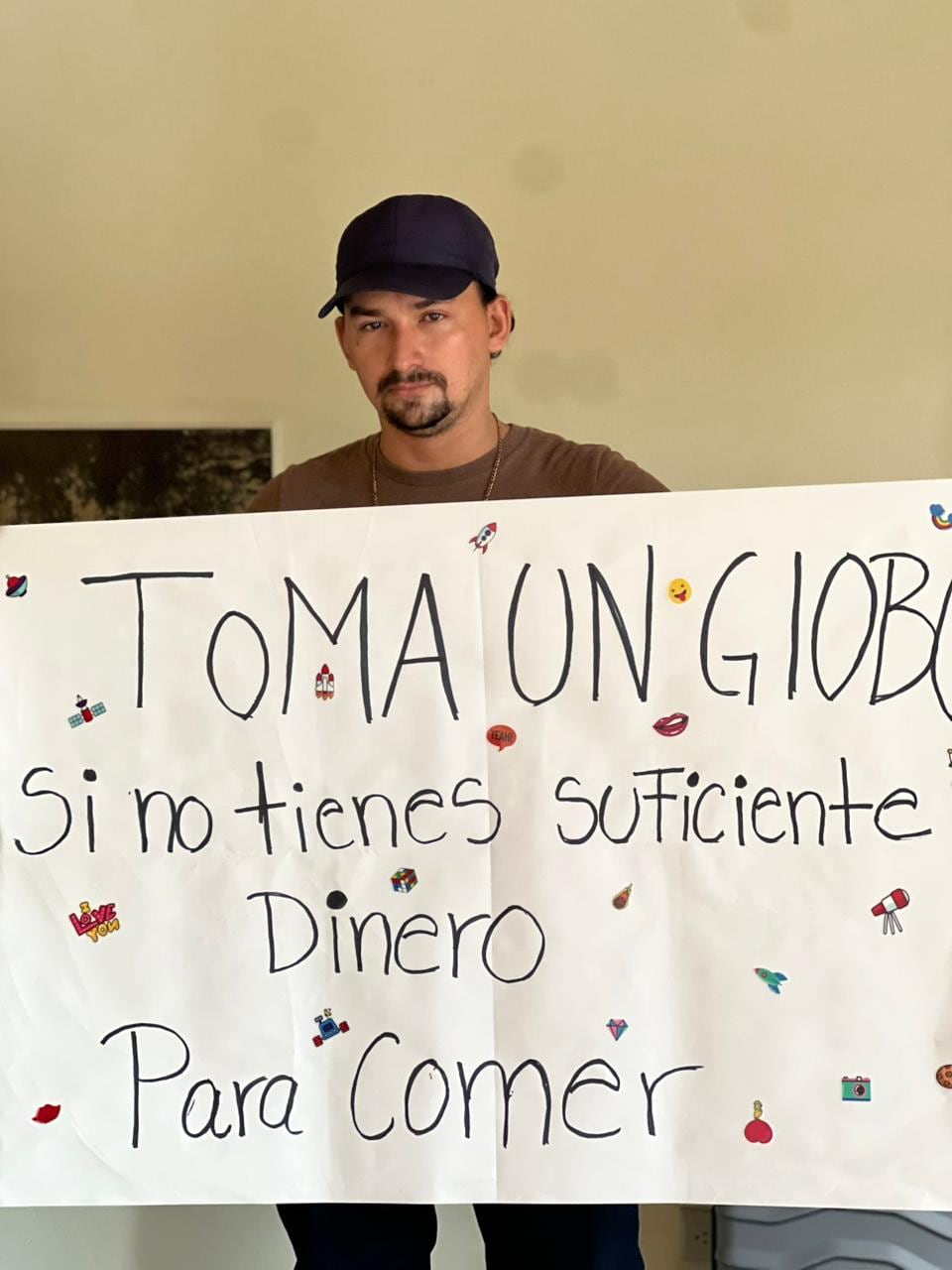 Jonathan Castro MX, es un creador de contenido mexicano que se dedica a repartir dinero a los vendedores ambulantes de Costa Rica.