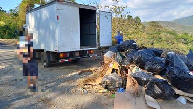 Agentes del OIJ agarraron a hombres botando basura en la calle y no les fue ni regular