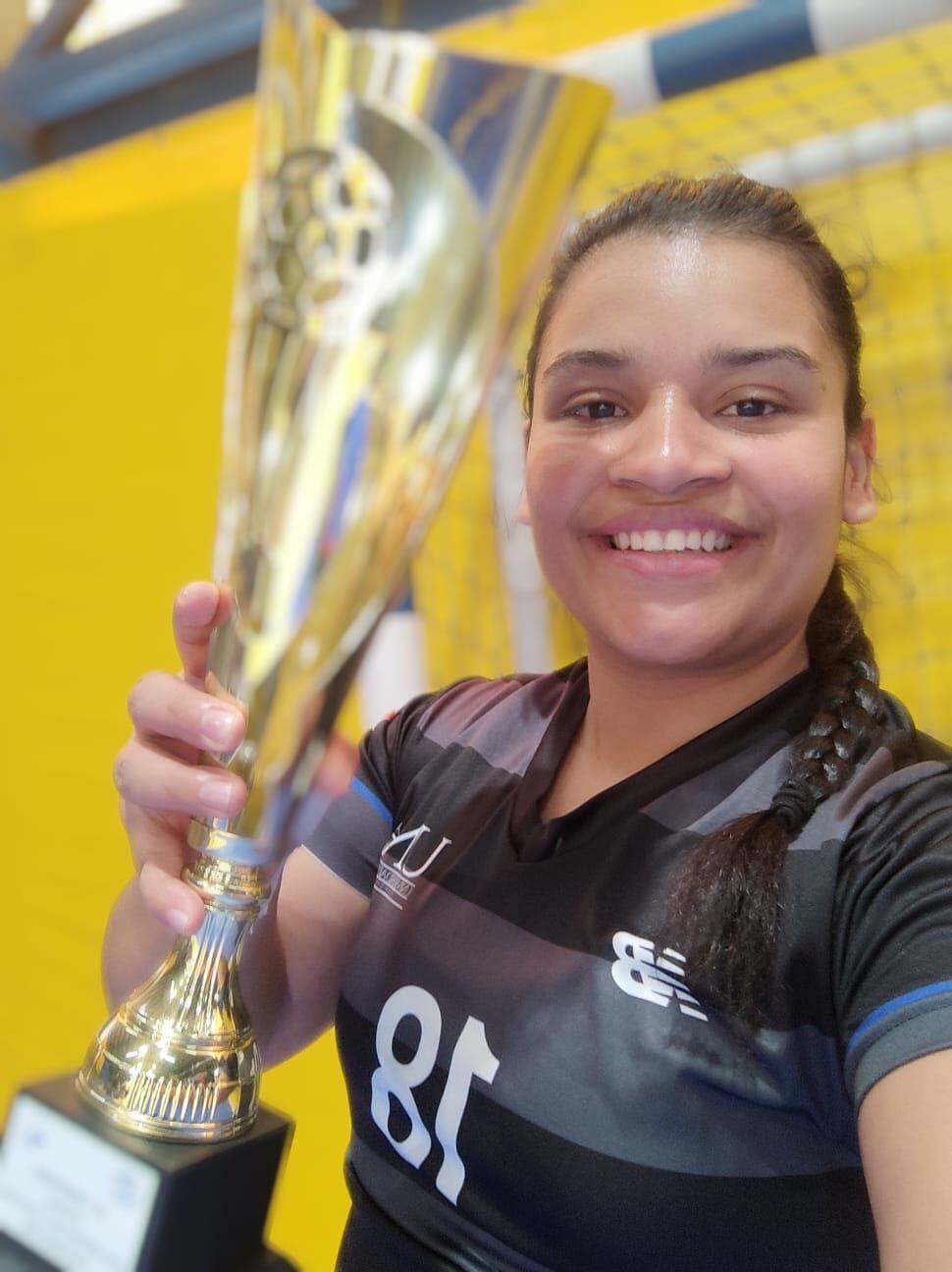 Katherine Hernández Marcerano es una multicampeona del futsal costarricense y, como ella misma dice, orgullosamente nació en Granada, Nicaragua, de donde se vino a nuestro país cuando tenía 8 años