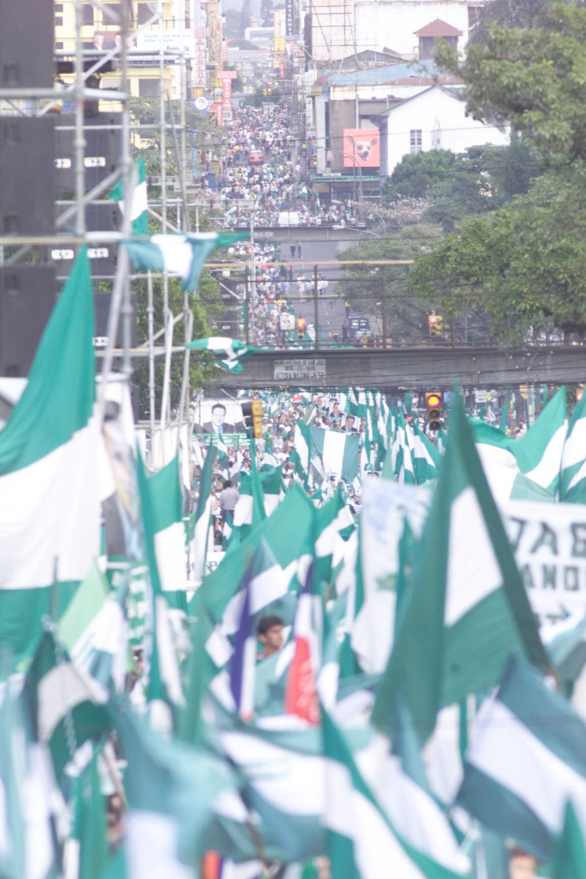 Las manifestaciones de fuerza eran convocatorias masivas que hacían los partidos PLN y PUSC en enero del año de elecciones presidenciales para demostrar cuál tenía más votantes