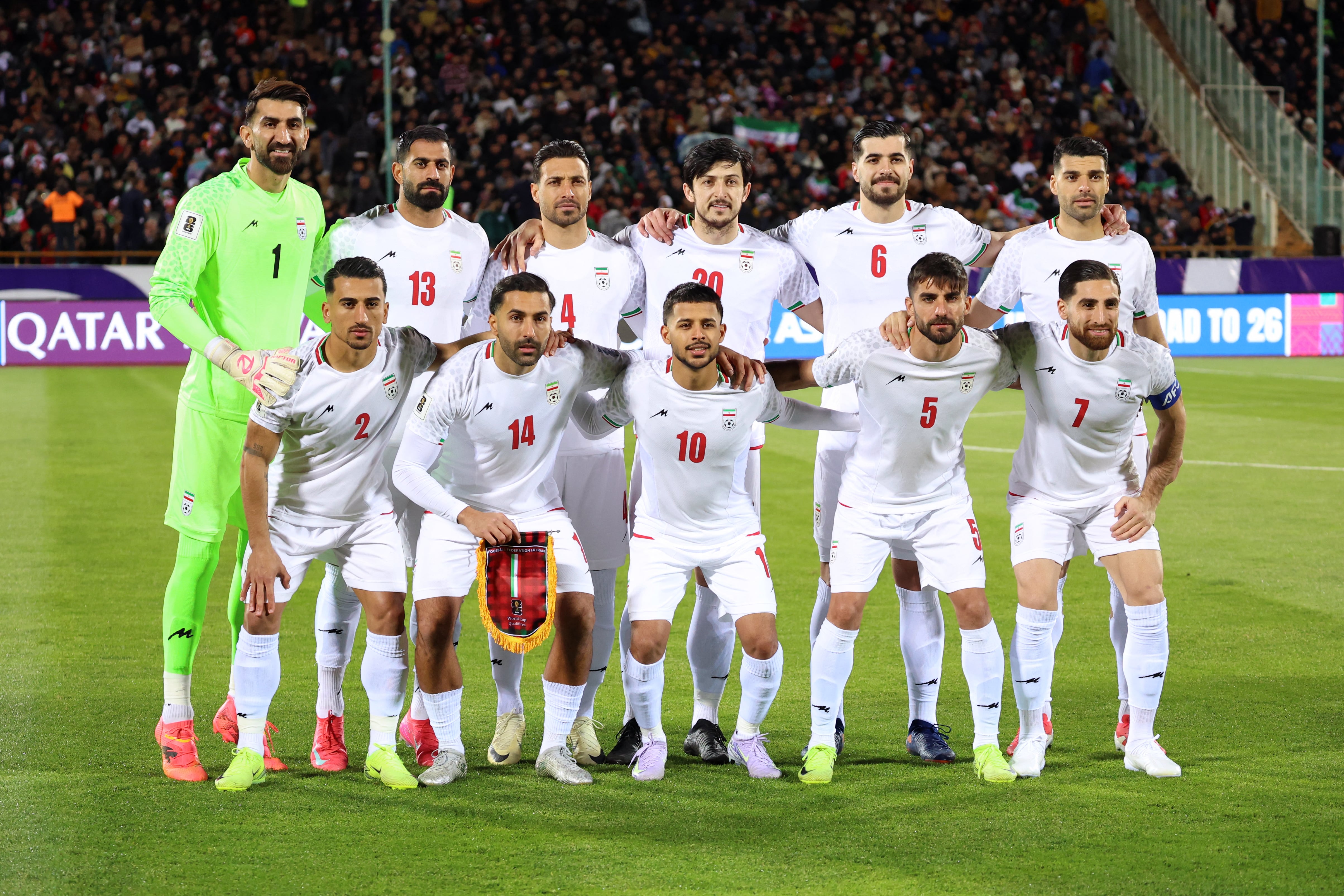La Selección de Irán posa para la fotografía antes de un partido de la pasada eliminatoria rumbo al Mundial 2026.