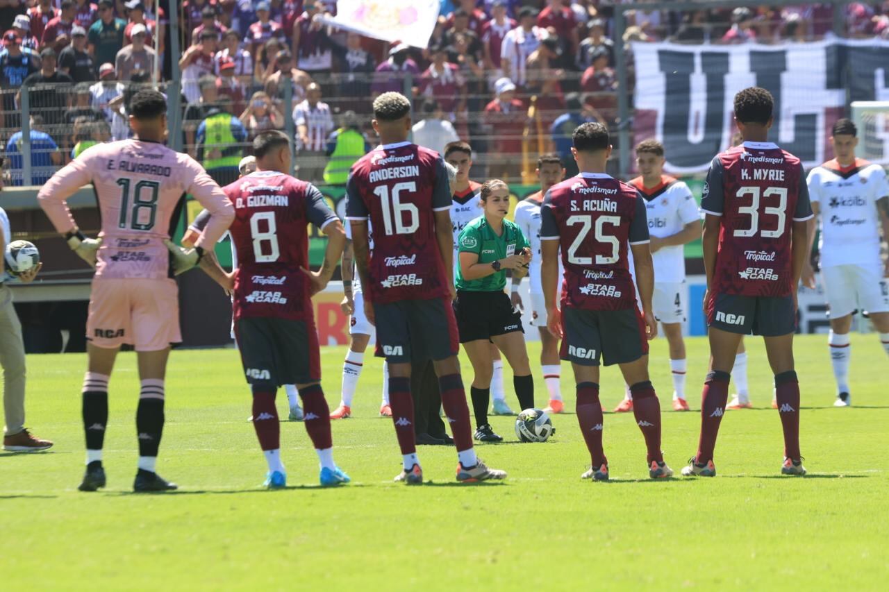 Saprissa y Alajuelense disputan el primer clásico del Clausura.