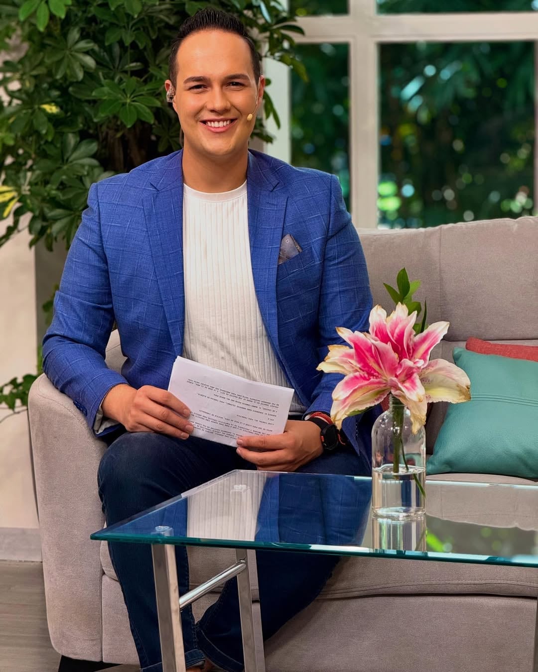 Natalia Monge, de Teletica, y Rafa Pérez, de Repretel, se encuentran y se dijeron varias cositas