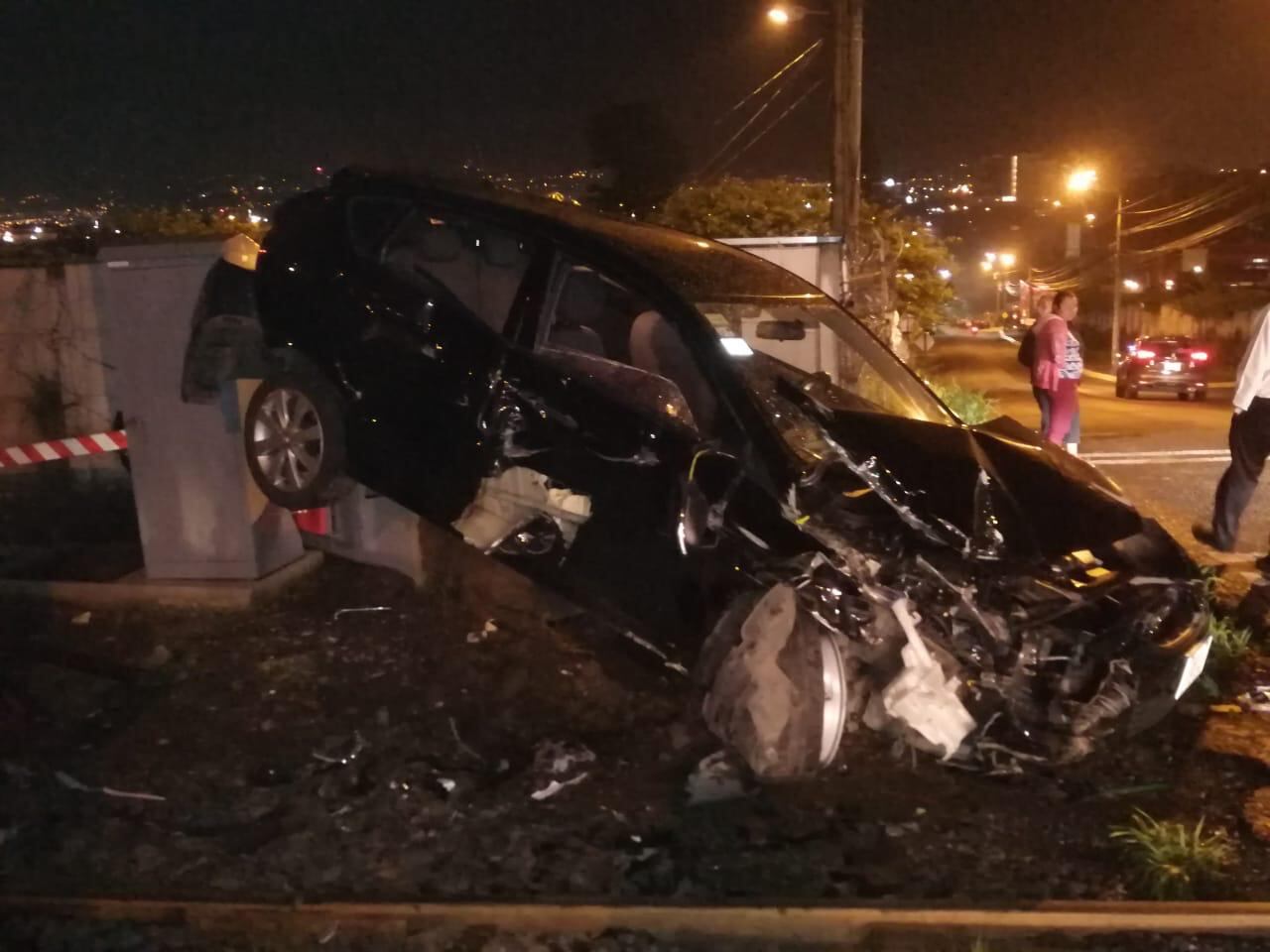 Choque contra el tren en Cinco Esquinas de Tibás en dirección a Calle Blancos. Foto cortesía.