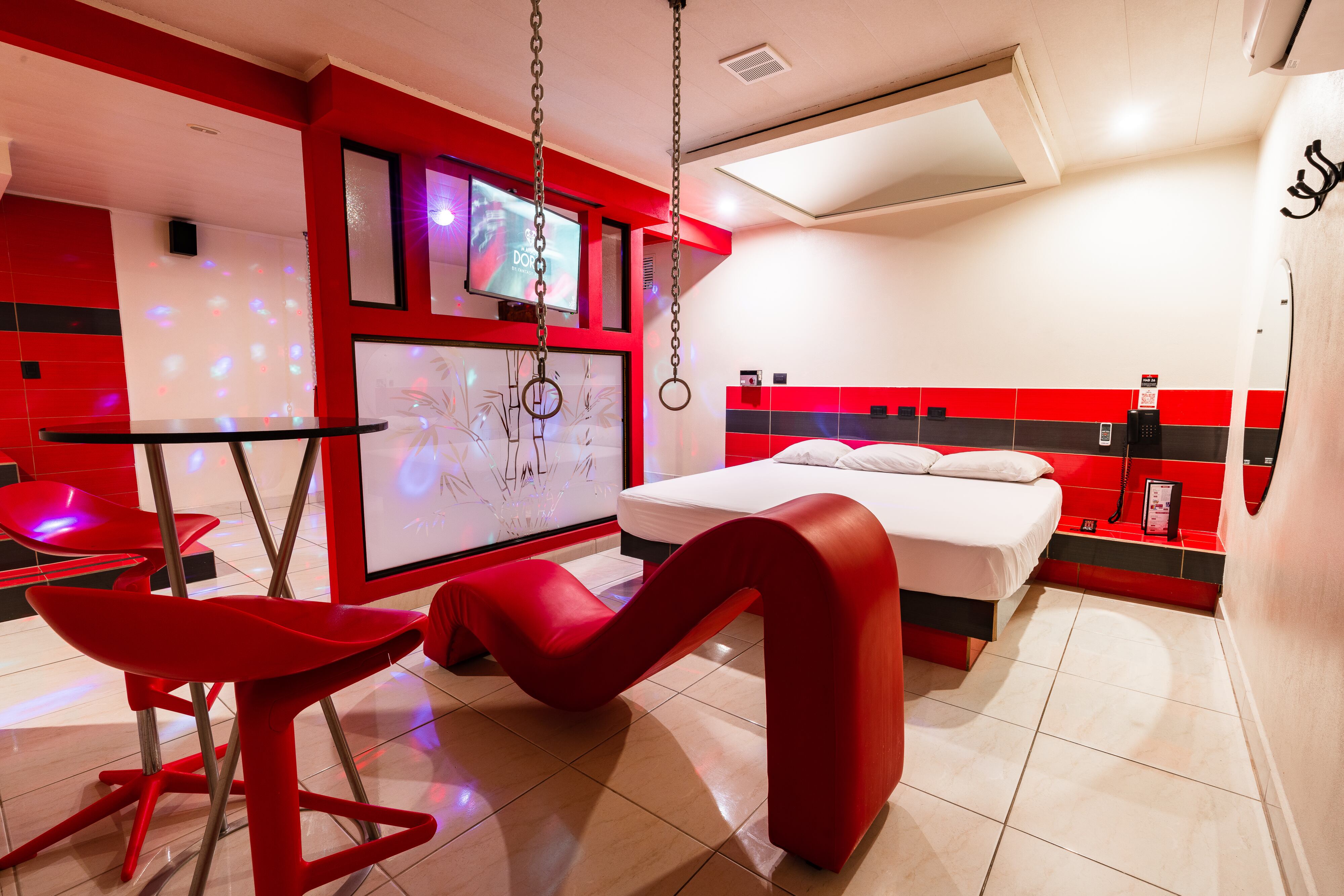 Cadena Fantasy Rooms, ellos son los dueños de los moteles Maison Dorée, Jardín Oriental, Paraíso, Venus y Edén