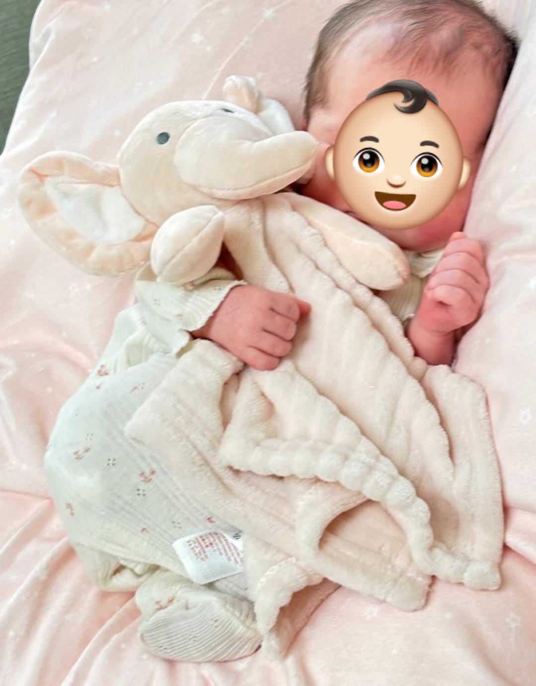 Adriana Durán anunció que ya nació su primera nieta.