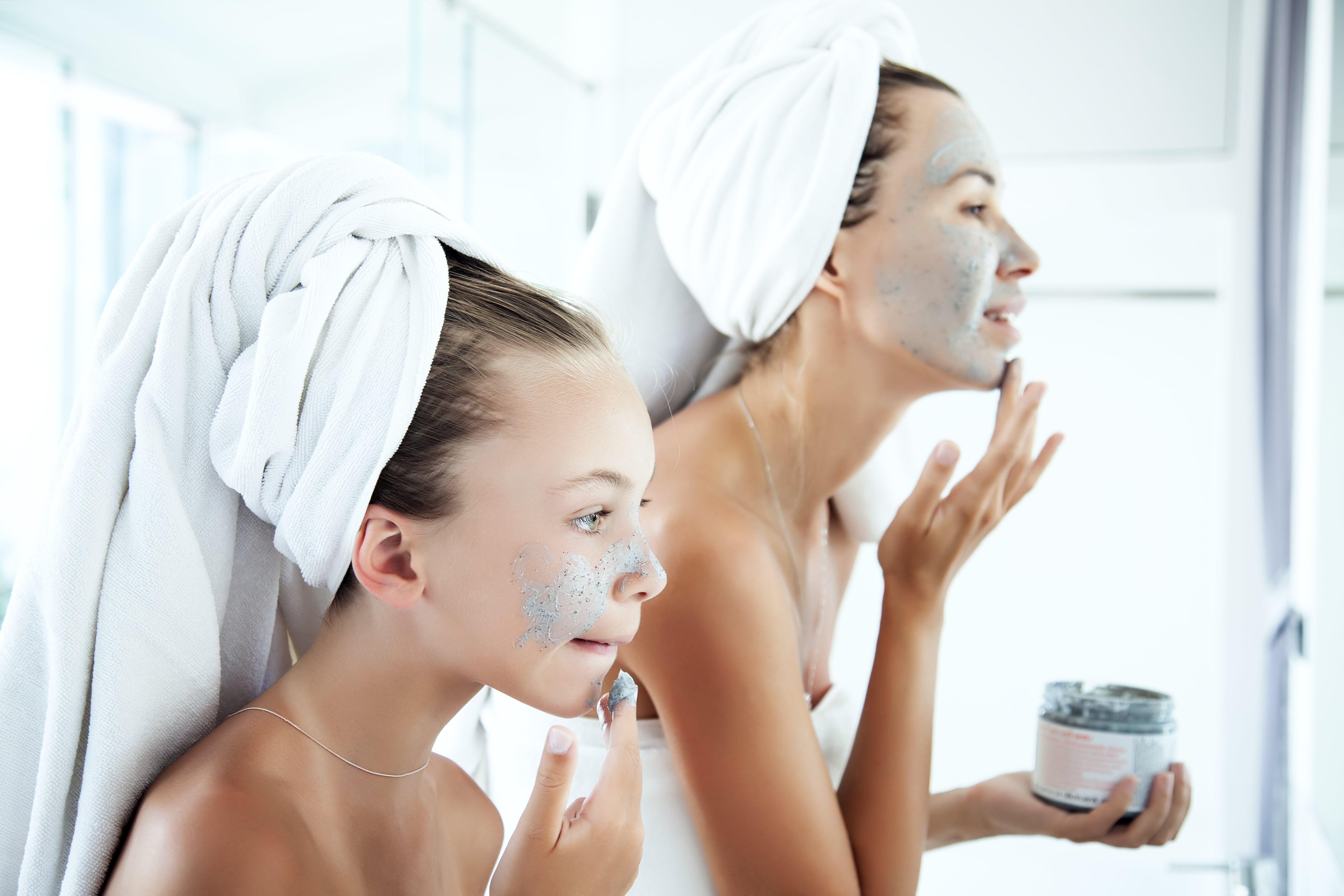 Skincare y maquillaje en adolescentes.