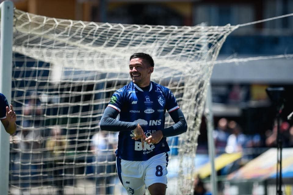 Cartaginés se impuso 3-2 a Puntarenas con Douglas López como autor de un gol