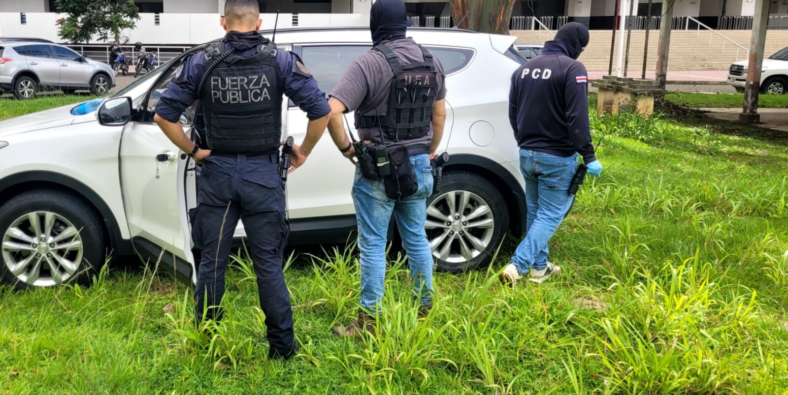 El exvicealcalde y los otros dos sospechosos fueron sorprendidos cuando viajaban en dos carrros. Foto MSP.